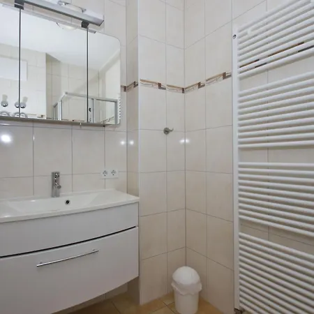 Strandnah, Gratis Nutzung Vom Ahoi Erlebnisbad Und Sauna In Sellin - Kurparkresidenz Fewo10 Baabe