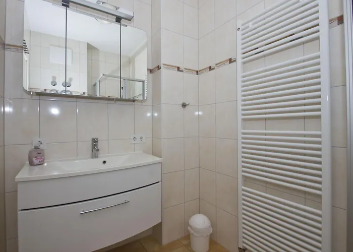 Strandnah, Gratis Nutzung Vom Ahoi Erlebnisbad Und Sauna In Sellin - Kurparkresidenz Fewo10 Baabe